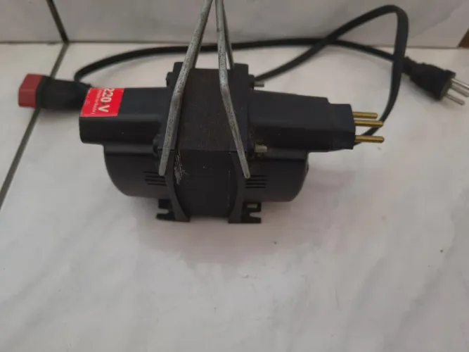 Vendo transformador 220V para 110V