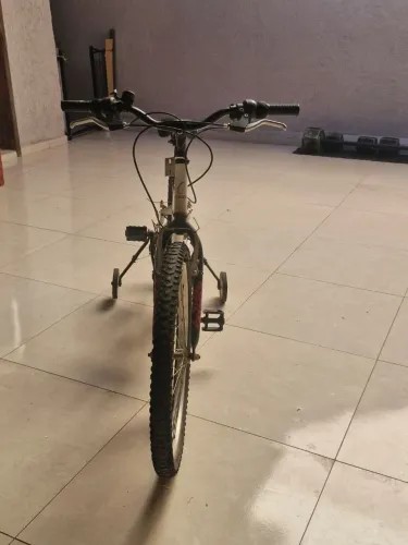 Bicicleta Caloi com marchas - Bom estado