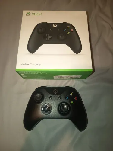 Controle Xbox one S original na caixa