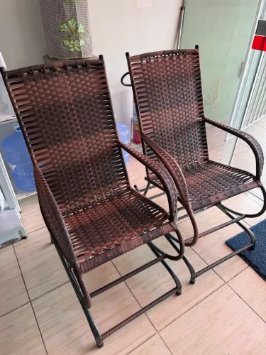 CADEIRA DE BALANÇO EM FIBRA 