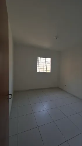 Aluga-se Excelente Casa Nascente na Av. Fagundes Varela