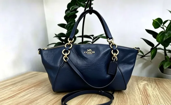Bolsa coach azul marinho original comprada no Japão Acompanha alça removível nota fiscal