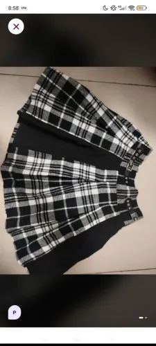 Saia xadrez emo y2k goth preto e branco