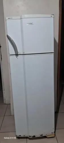 Vendo geladeira usada, só aceito dinheiro ou pix (obs: nao entrego)