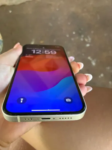 Vende-se iPhone 13 usado 