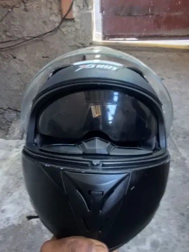 Capacete duas viseiras comum e de sol 