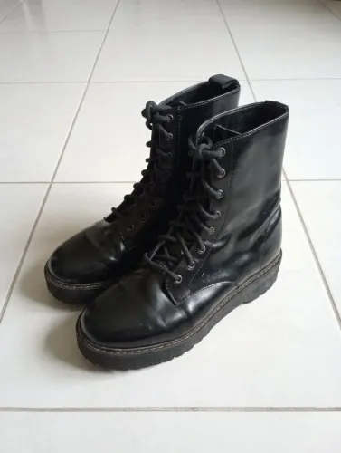bota coturno feminina couro sintético preto verniz/vinil tamanho 38