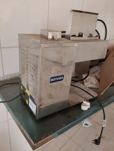 Batedor de viver para açougue todo em inoxs pouco uso