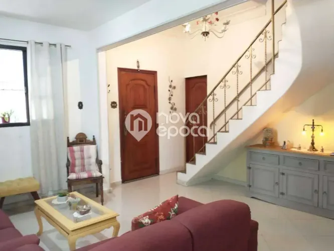 Casa para venda com 6 quartos em Grajaú com 236m²