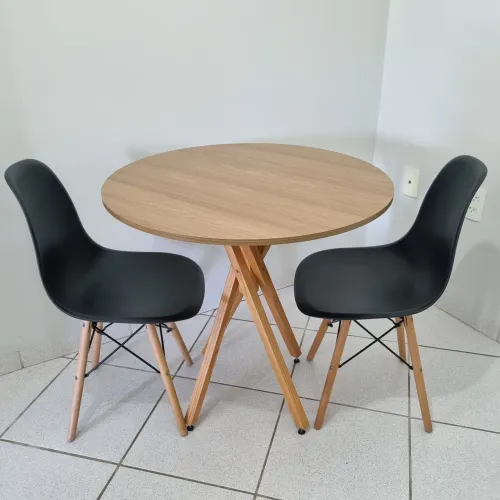 Mesa e cadeiras