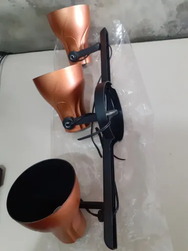 Trilho cobre 3 lâmpadas direcionado 