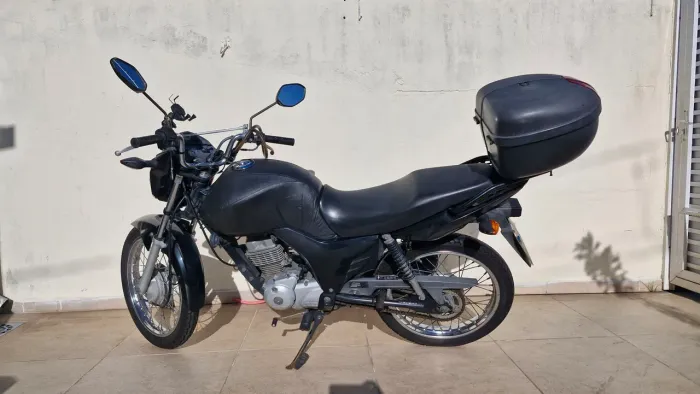 Fan 125 baixo km. Muito conservada 