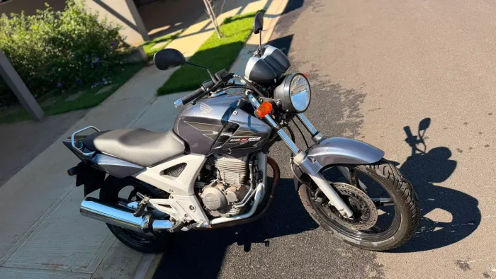 Vende-se CBX 250 Twister