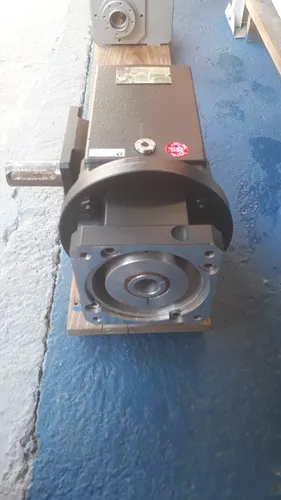 Redutor planetário trifásico para servo motor. 