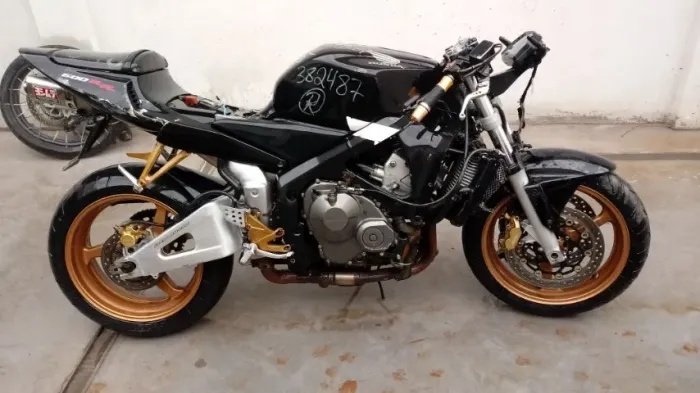 Sucata de moto para venda de peças Honda Cbr600Rr ano 2003 2004