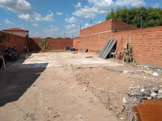 Terreno comercial na principal do Conjunto Torquato Neto em Teresina-PI