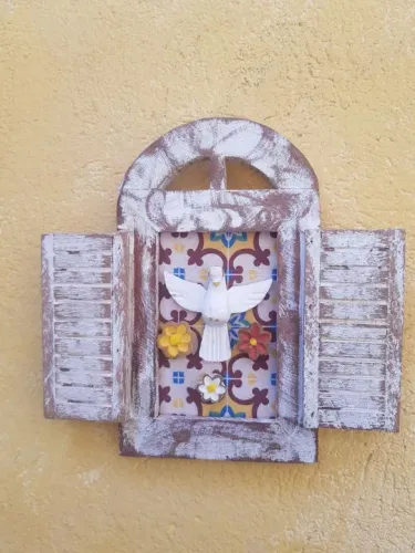 Janelinha decorativa madeira de demolição 