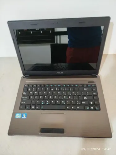 Notebook Asus Core i3 4GB HD de 320GB Formatado