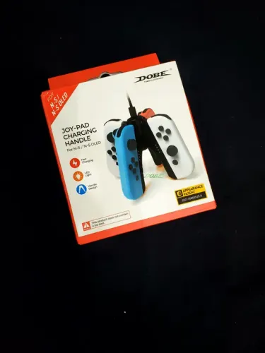 Base de Carregamento para Controle Joy-Con Nintendo Switch Kit 2 em 1 Grip e Base