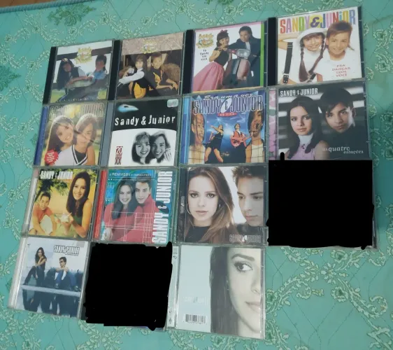 CDs e DVDs Sandy e Junior 