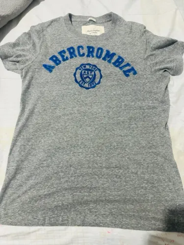 Camiseta Abercrombie & Fitch Cinza - Tamanho M