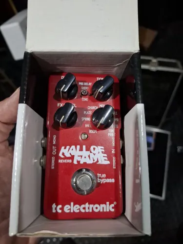 Pedal Hall of Fame Novo Tc Eletronic na caixa