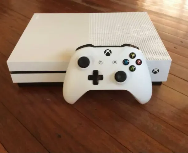 Xbox One S + 27 jogos
