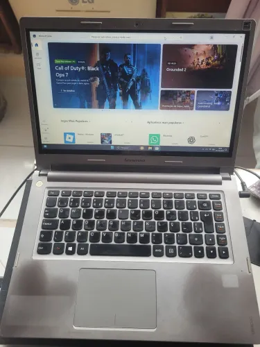 Notebook Lenovo ideapad i3 4gb ram hd500 win11 bateria não segura detalhe na tela