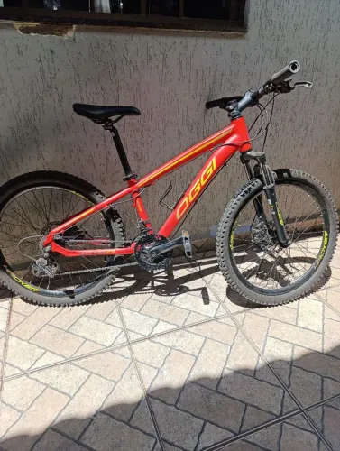 Vendo bike de criança aro 24 semi nova