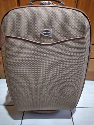 Mala para  viagem tamanho grande, GRANDE, cor marrom,com rodinhas 360 graus e extensivel