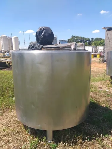 TANQUE EM AÇO INÓX CAP. 1100LTS