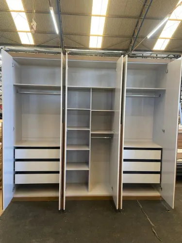 Guarda-Roupa 3 Portas Moderno e Espaçoso