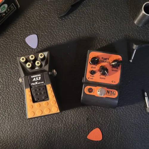 Pedais de guitarra [NUX Modern AS3 / NIG Power Distortion]
