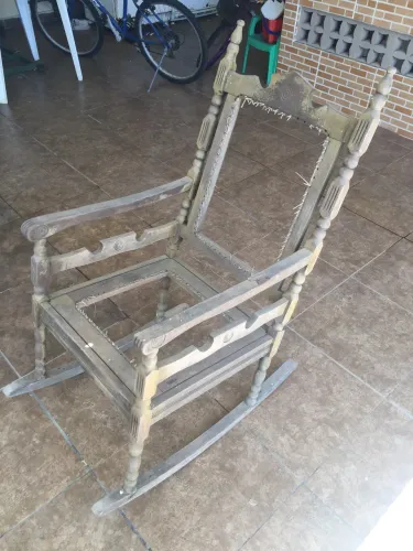 Cadeira de balanço antiga 