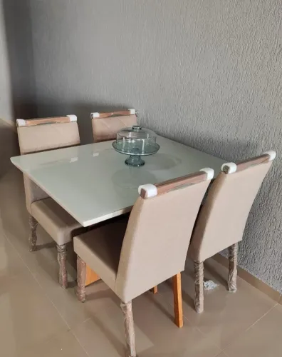 MESA DE JANTAR 4 CADEIRAS NA MADEIRA MACIÇA PROMOÇÃO ESPECIAL