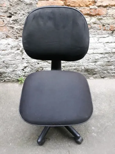 Cadeira com rodízio