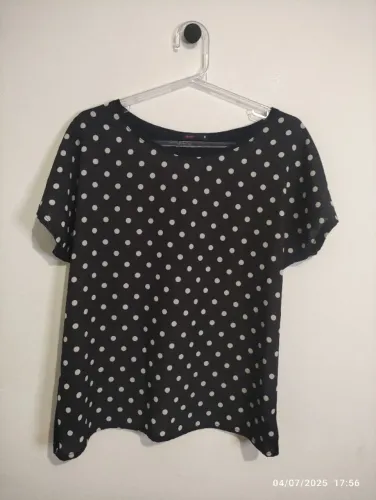 Blusa Poá Preto e Branca