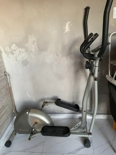 Vende Elíptico um Jumper de brinde