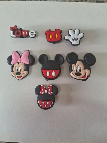 Kit pingente/pins Mickey e Minnie