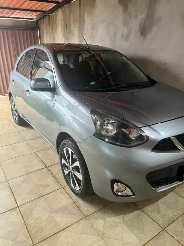 Nissan March SL 1.6 Manual 2014/2015