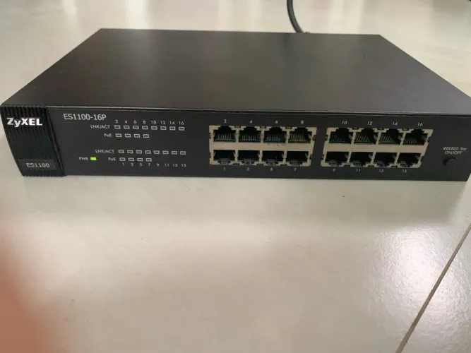 Switch Zyxel ES1100-16P - 16 Portas