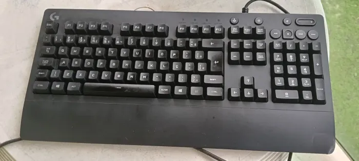 Teclado Gamer Logitech G213 Prodigy