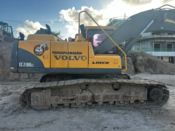 Oportunidade! Escavadeira EC210 BLC VOLVO