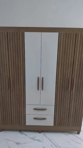 Guarda-roupa de 6 portas com 2 gavetas