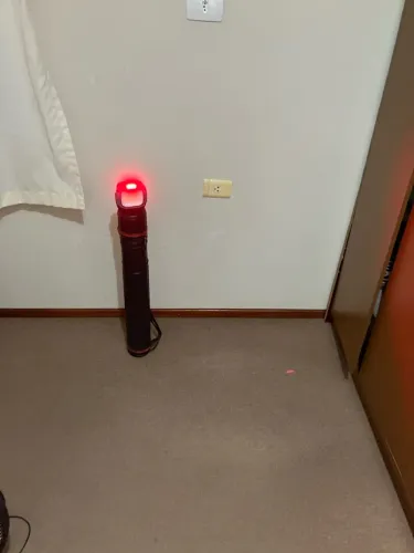 Tripé com lanterna Led 2cores 30W e nível laser