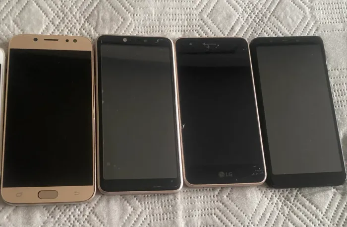 4 (quatro) Smartphones para retirada de peças. 