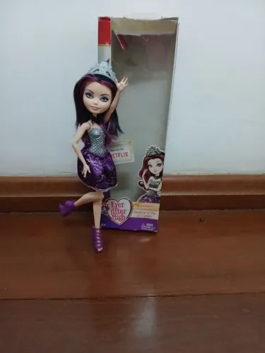 Boneca Raven Queen Ever After High, original, completa