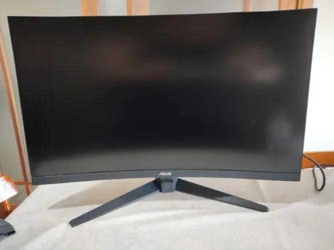 Monitor 32 Asus TUF VG32VQ1B 165Hz Quad HD (DEFEITO)