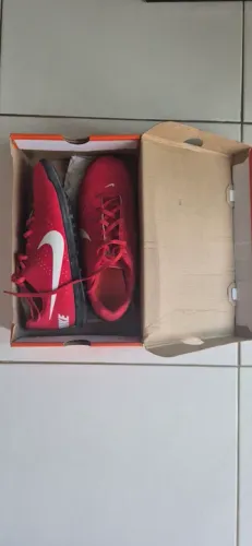 Chuteira Nike Society tamanho 41/42