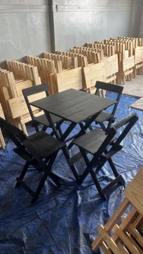 Conjunto Mesa e Cadeiras Dobráveis em Madeira